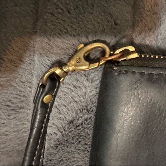 Fossil Black Leather zip around wallet - Picture 4 of 8